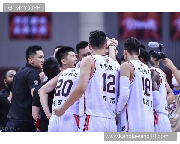 世界杯新闻广州乒乓球队与上海乒乓球队赛后复盘分析比赛节奏与战术对决